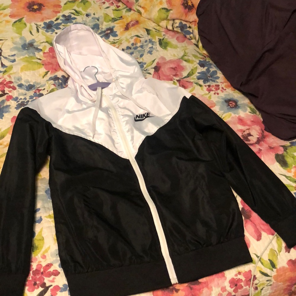 Nike black and white zip up jacket